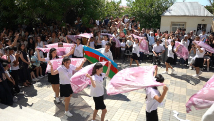 Qaradağ rayonunda ümumtəhsil məktəblərində “Son zəng” tədbirləri qeyd olundu.