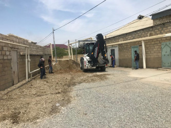 Qobustan qəsəbəsində şəhid Pünhan Abbasovun borelefi qarşısına asfalt örtüyü salınır