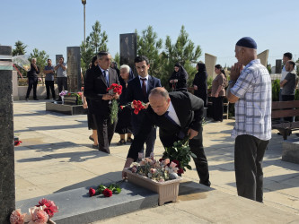 27 Sentyabr – Anım Günü münasibətilə qəsəbə məzarlıqlarında dəfn olunmuş şəhidlərin məzarları ziyarət edildi