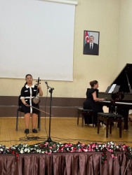 Lökbatan qəsəbəsindəki Cabbar Qaryağdıoğlu adına 9 nömrəli Uşaq Musiqi Məktəbində müstəqilliyimizin 107-ci ildönümünə həsr olunmuş tədbir