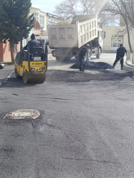 Qaradağ rayonu Sahil qəsəbəsində asflat örtüyü salınır
