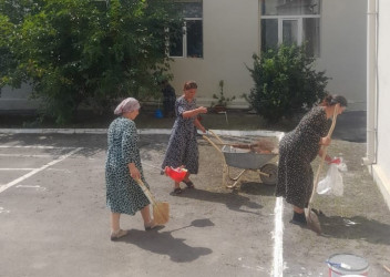 Qaradağ rayonunda yerləşən təhsil müəssisələri Ulu Öndər Heydər Əliyevin anadan olmasının 100-cü ildönümü ilə bağlı Qaradağ Rayon İcra Hakimiyyətinin təşəbbüsü ilə keçirilən iməcliyə qoşuldu.