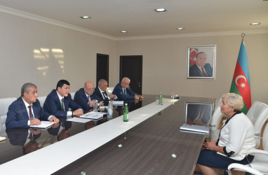 Qaradağ Rayon İcra Hakimiyyətinin başçısı Natiq Əliyev Qaradağ Rayon İcra Hakimiyyətində sakinlərlə görüşüb və vətəndaşların qəbulunu keçirib.