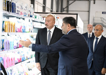 İlham Əliyev Qaradağ rayonunda kağız və gigiyenik məhsulların istehsalı müəssisəsinin açılışında iştirak edib