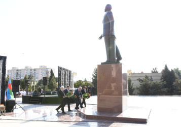 Qaradağ rayonunda Ümummilli Lider Heydər Əliyevin anadan olmasının 103-cü ildönümü təntənəli şəkildə qeyd olunub
