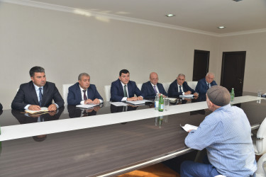 Qaradağ Rayon İcra Hakimiyyətinin başçısı Natiq Əliyev Qaradağ Rayon İcra Hakimiyyətində sakinlərlə görüşüb və vətəndaşların qəbulunu keçirib.