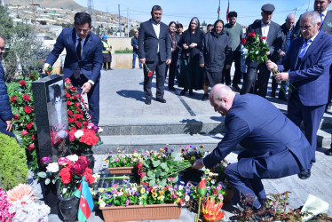 Şəhid Hüseynov Rafiq Hüseyn oğlunun Qaradağ rayonu, Lökbatan qəsəbəsində 40 mərasimi keçirilmişdir.