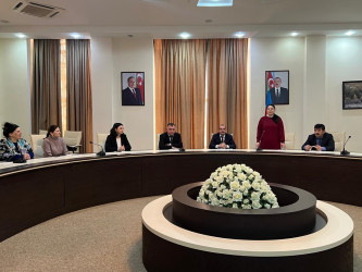 “Ana dilimiz – kimliyimizin səsi” adlı dəyirmi masa keçirilib