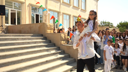 Qaradağ rayonunda ümumtəhsil məktəblərində “Son zəng” tədbirləri qeyd olundu.