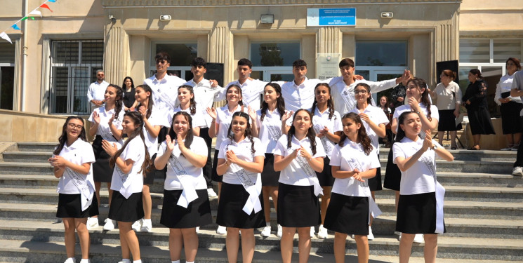 Qaradağ rayonunda ümumtəhsil məktəblərində “Son zəng” tədbirləri qeyd olundu.