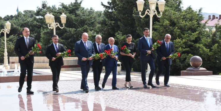 Qaradağ rayonunda “Ulu Öndər Heydər Əliyev Yolu: Müstəqilliyin, Zəfərin və Böyük Qayıdışın Təməli” mövzusunda tədbir keçirildi