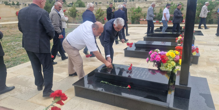 Qaradağ rayon Qızıldaş qəsəbəsində şəhidin  il dönümü ilə əlaqədar anım mərasimi keçirilib.
