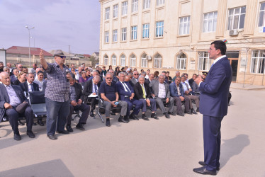 Qaradağ Rayon İcra Hakimiyyətinin başçısı Natiq Əliyev Puta qəsəbəsində sakinlərlə görüşüb və vətəndaşların səyyar qəbulunu keçirib.