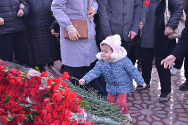 Qaradağ Azərbaycanın Ümummilli Lideri, Ulu Öndər Heydər Əliyevin əziz xatirəsi bir daha böyük ehtiramla anıldı.