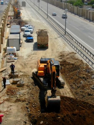 Qobustanda qəzalı körpü sökülərək yeni körpünün inşasına start verilib