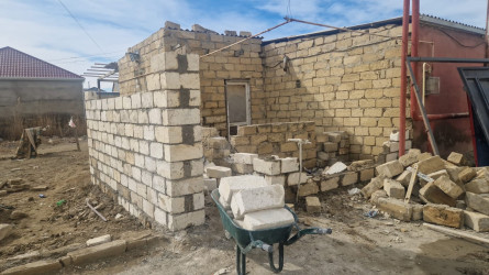 Sanqaçal qəsəbəsində  qanunsuz inşa edilmiş tikililər müəyyən edilərək söküntü işləri həyata keçirilmişdir.