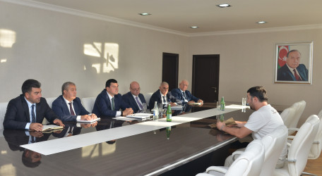Qaradağ Rayon İcra Hakimiyyətinin başçısı Natiq Əliyev Qaradağ Rayon İcra Hakimiyyətində sakinlərlə görüşüb və vətəndaşların qəbulunu keçirib.
