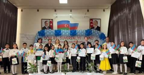 “Dövlət Suverenliyi Günü”nə həsr olunmuş ədəbi-bədii kompozisiya keçirildi.