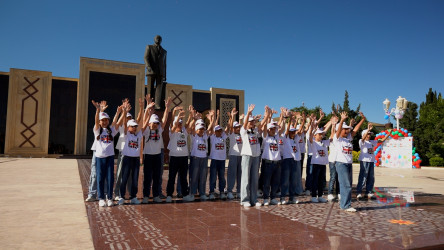 QARADAĞDA UŞAQLARIN RƏNGARƏNG DÜNYASI BAYRAMA ÇEVRİLDİ