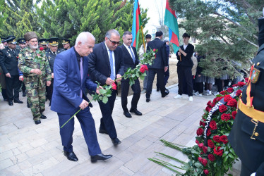 Qaradağ rayonunda “31 Mart Azərbaycanlıların Soyqırımı abidə-kompleksi”nin önündə anım tədbiri keçirildi.
