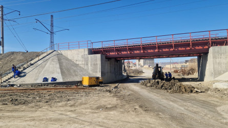 Qaradağ rayonu Qobustan qəsəbəsində asfalt örtüyü salınır