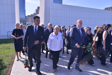 27 Sentyabr – Anım Günü ilə əlaqədar Zəfər Parkı ziyarət olunub